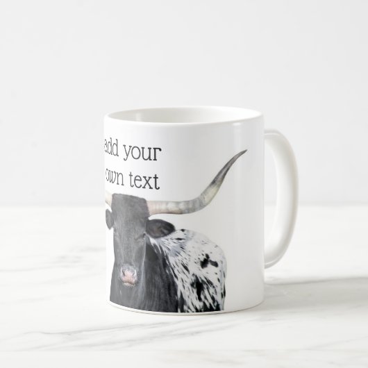 黒と白のロングホーン牛あなたの独自の引用文を追加 コーヒーマグカップ (正面右)
