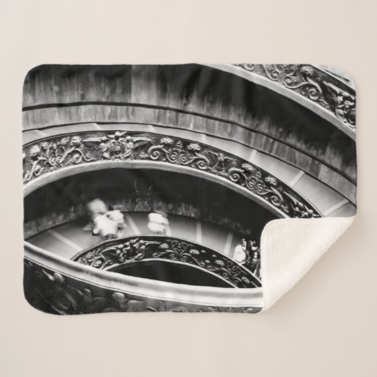 黒と白のローマ字螺旋階段 シェルパブランケット (正面(横))