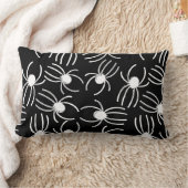 黒と白の不気味なクローラスパイダー ランバークッション (ブランケット)