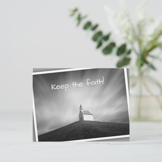 黒と白の丘の上の教会 ポストカード (スタンド正面)