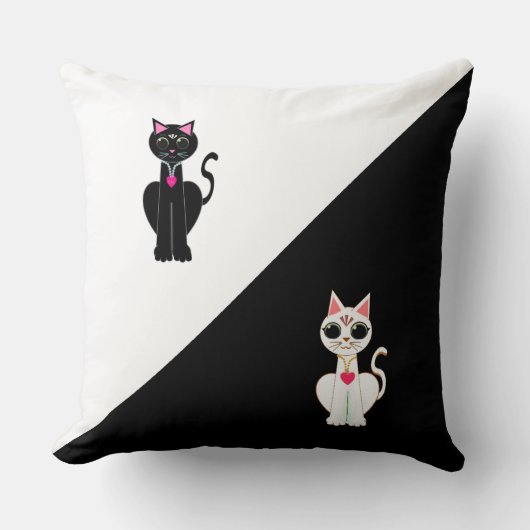 黒と白の二匹のかわいい猫 クッション (正面)