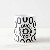 黒と白の円形幾何学模様 コーヒーマグカップ (中央)