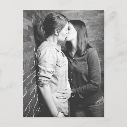 黒と白の写真の少女のキス ポストカード (正面)