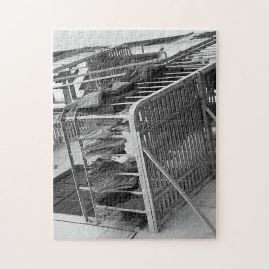 黒と白の写真を乾燥したユーモアのために下着 ジグソーパズル (縦)