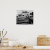 黒と白の古いキャンパー ポスター (キッチン)