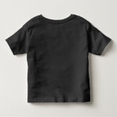 黒と白の名前の小さな少年の消防車 トドラーTシャツ (裏面)