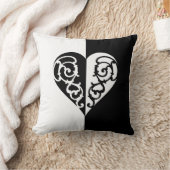 黒と白の塗りつぶしハート クッション (ブランケット)