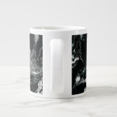 黒と白の大理石テクスチャの液体ア絵を描ート ジャンボコーヒーマグカップ (裏面)
