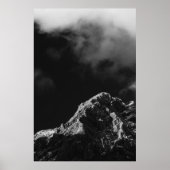 黒と白の太陽に照らされた山 ポスター (正面)