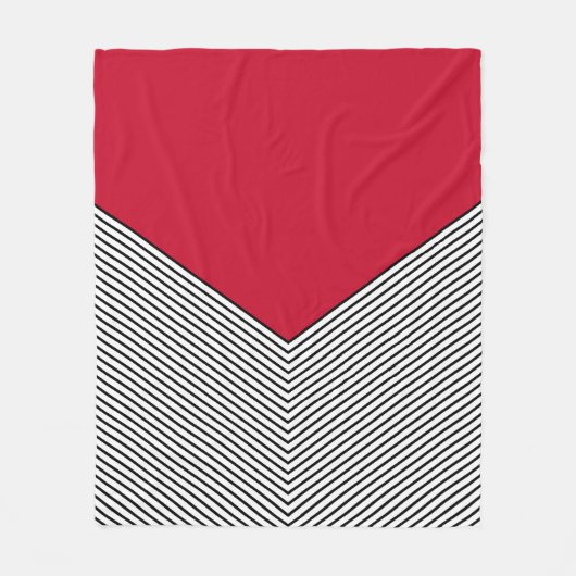 黒と白の山形のデザインと赤の三角形 フリースブランケット (正面)
