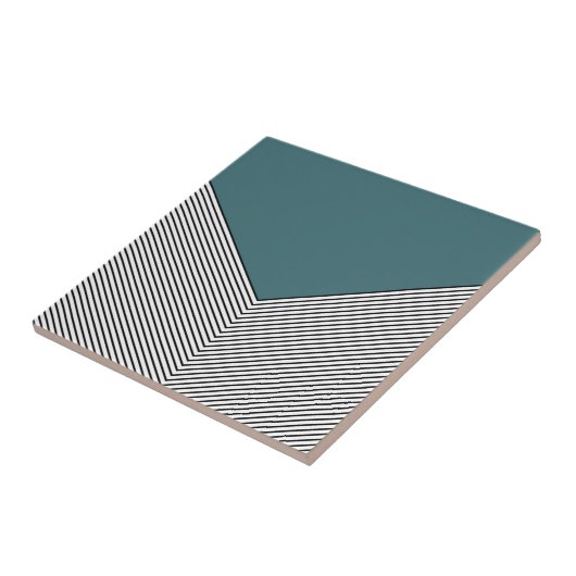 黒と白の山形のデザインと青の三角形 タイル (側面)