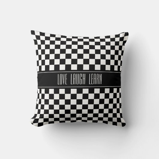 黒と白の市松模様のLove Laugh Learn クッション (正面)