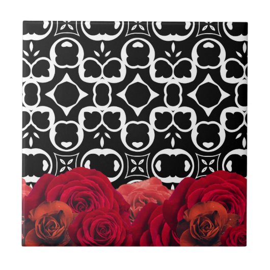 黒と白の幾何学模様の上の赤いバラ タイル (正面)