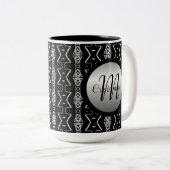 黒と白の幾何学的な三角形のマグカップ ツートーンマグカップ (正面右)