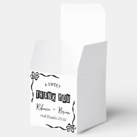 黒と白の手描き弓スケッチ結婚ズ フェイバーボックス (オープン)