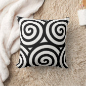 黒と白の抽象的なスパイラル幾何学模様 クッション (ブランケット)