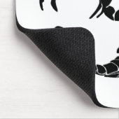 黒と白の文字S - 2つのサソリ マウスパッド (コーナー)