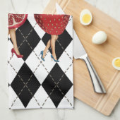 黒と白の格子模様の上に赤い果実の漫画の女性 キッチンタオル (四つ折り)