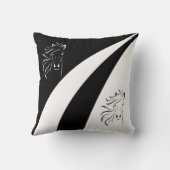 黒と白の波に乗った馬のシルエット抽象芸術 クッション (裏面)