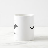 黒と白の注意喚起カンガルー コーヒーマグカップ (中央)