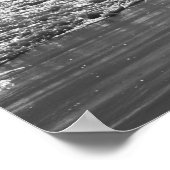 黒と白の海がビーチ16x20で洗浄 ポスター (角)