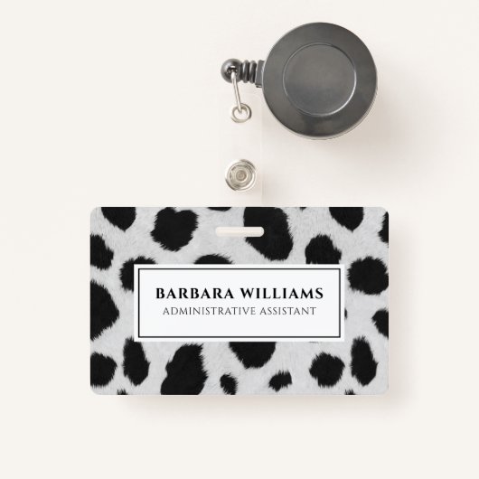 黒と白の牛の斑点は毛皮のテクスチャをパターン バッジ (正面リトラクタブル付き)