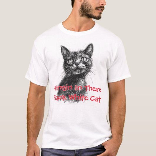 黒と白の猫が頑張ってる Tシャツ (正面)