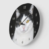 黒と白の猫の肖像画 ラージ壁時計 (傾斜)