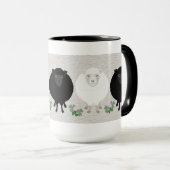 黒と白の羊のマグカップ マグカップ (正面右)