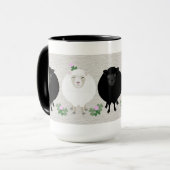 黒と白の羊のマグカップ マグカップ (正面左)