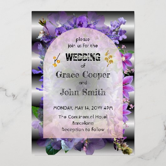 黒と白の背景を持つソフトパープルフローラ 箔招待状 (正面)