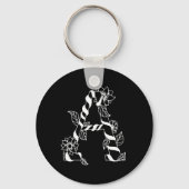 黒と白の花が絡む文字「A」 キーホルダー (正面)