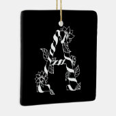 黒と白の花が絡む文字「A」 セラミックオーナメント (右)