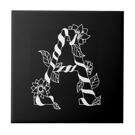 黒と白の花が絡む文字「A」 タイル (正面)