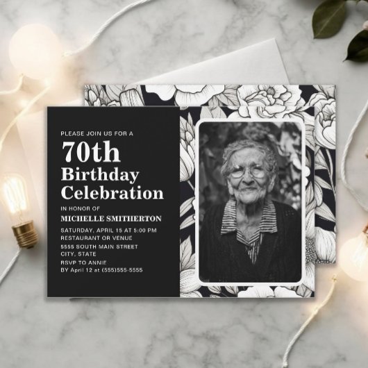 黒と白の花の写真 70歳の誕生日  招待状