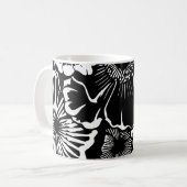 黒と白の花柄 モダンボタニカルな美意識 コーヒーマグカップ (正面左)