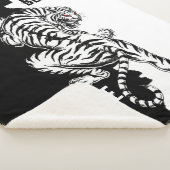 黒と白の虎の荷物タグ3つ折り財布l シェルパブランケット (3/4)