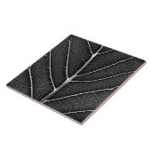 黒と白の輝く葉のクローズアップ タイル (側面)
