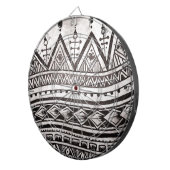 黒と白の部族のタトゥー幾何学的パターン ダーツボード (正面右)