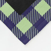 黒と白の部族の野生の森林地帯緑のプレイド フリースブランケット (角)