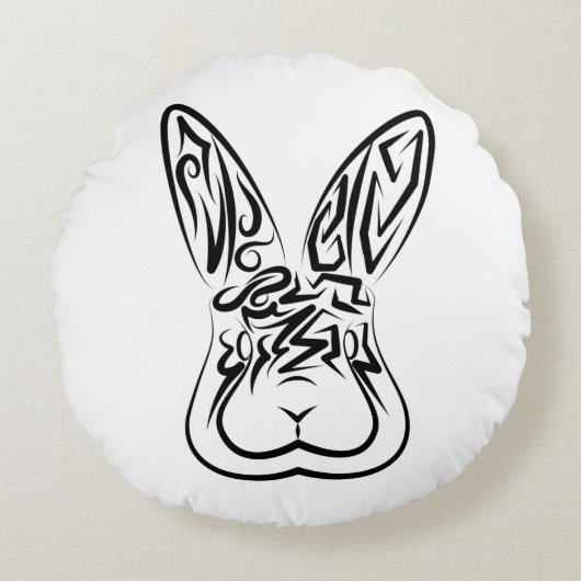 黒と白の部族ウサギ ラウンドクッション (正面)