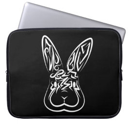 黒と白の部族ウサギ ラップトップスリーブ