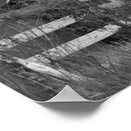 黒と白の錆びた古いファームのフェンスの後ろに16x20 ポスター (角)