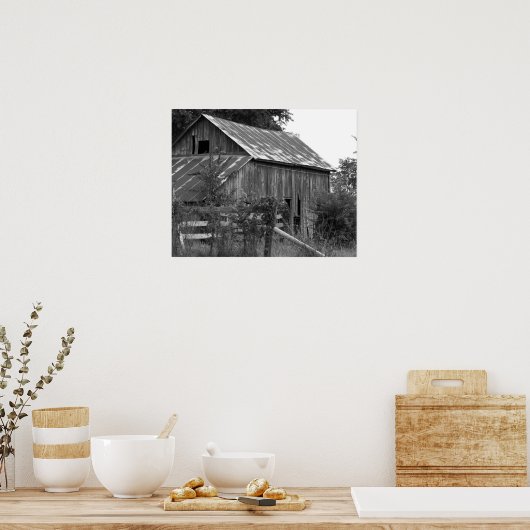 黒と白の錆びた古いファームのフェンスの後ろに16x20 ポスター (キッチン)