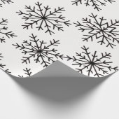 黒と白の雪の結晶パターンの包装紙 ラッピングペーパー (角)
