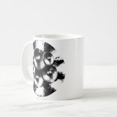 黒と白の音楽スピーカーを円形に コーヒーマグカップ (正面左)