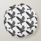 黒と白の飛べるカラス リノカット ラウンドクッション (裏面)
