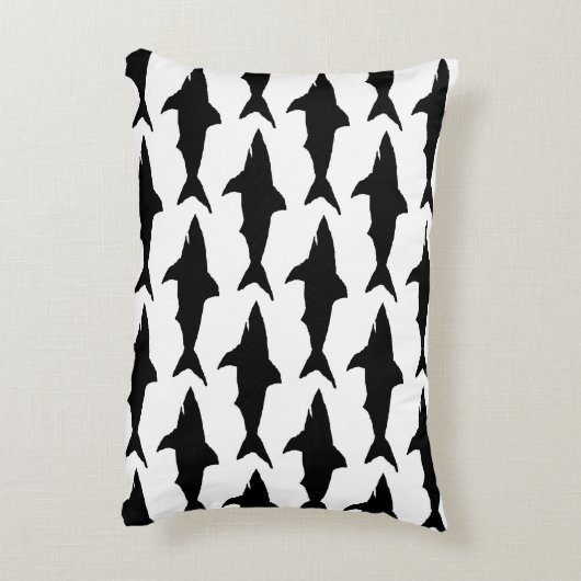 黒と白の鮫の文様がジッパーに留められている アクセントクッション (裏面(縦))