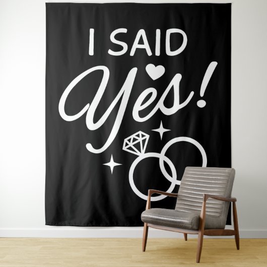 黒と白の「イエスと答えた」エンゲージメントパーティー タペストリー (インサイチュ)