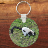 黒と白のRuffed Lemur #1 Keychain キーホルダー (正面)